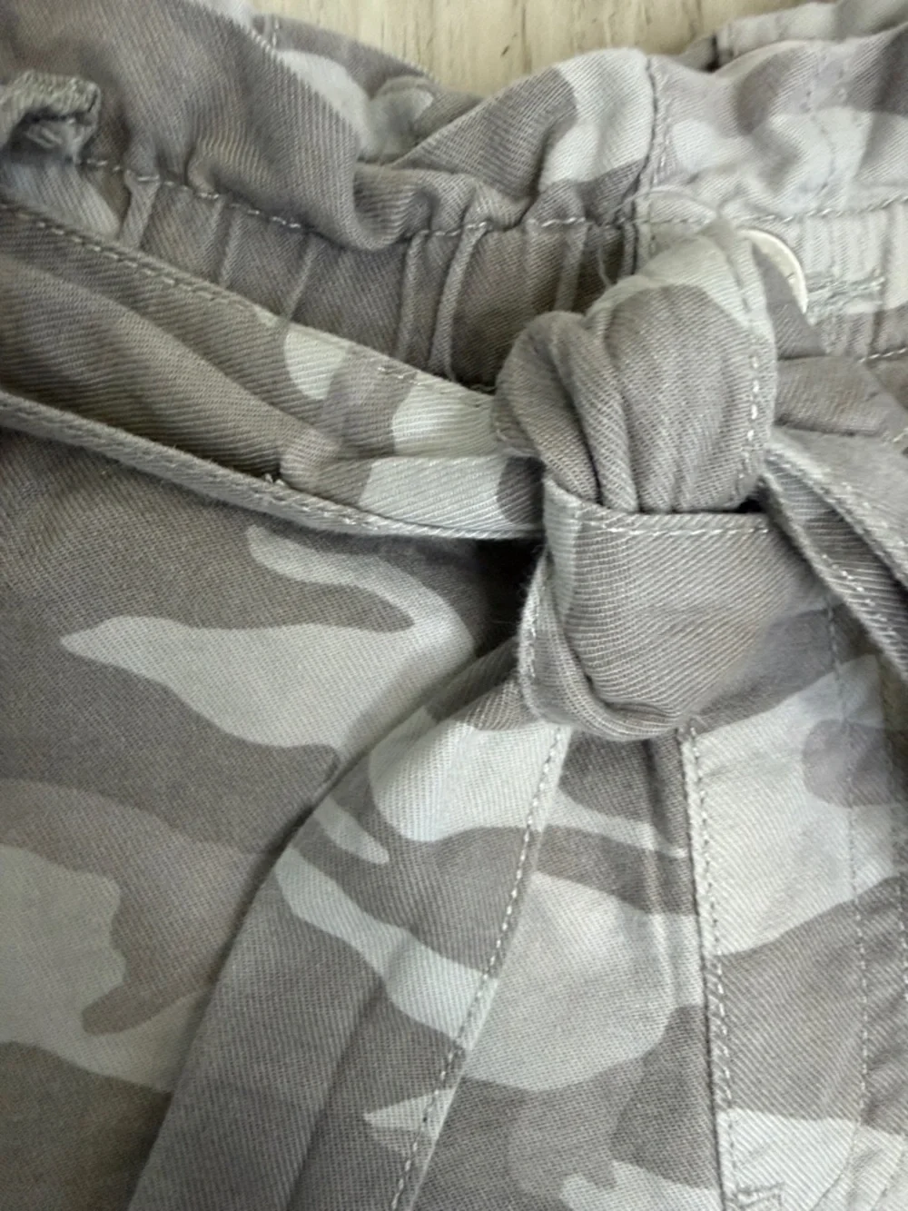 Abercrombie kids Gray Camo Tie-Waist Cargo Shorts girls size 11/12